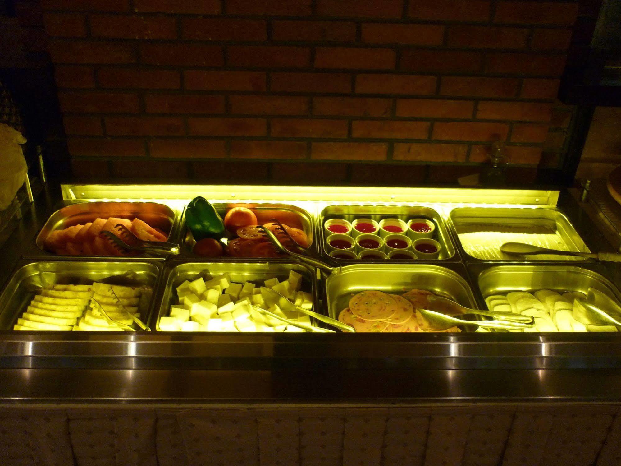 Promenade Hotel Zalqa Kültér fotó