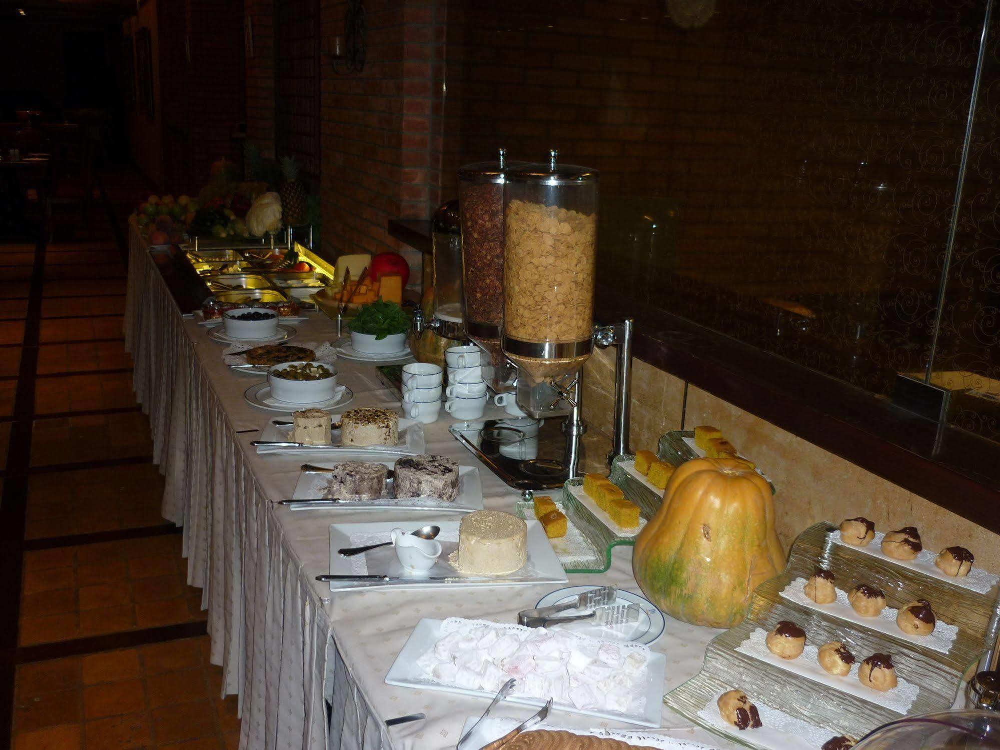 Promenade Hotel Zalqa Kültér fotó